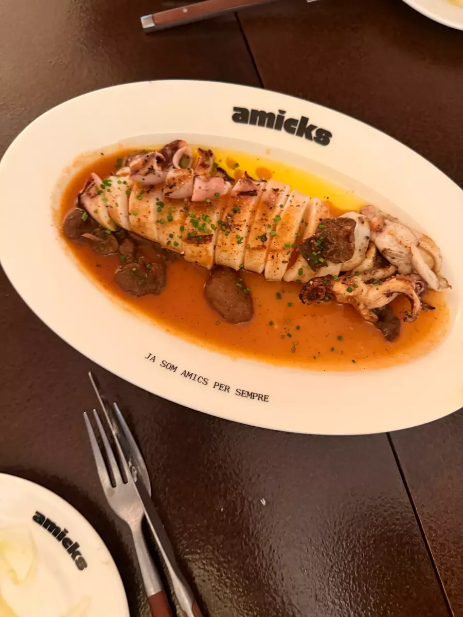 Calamar a la brasa amb salsa de fricandó