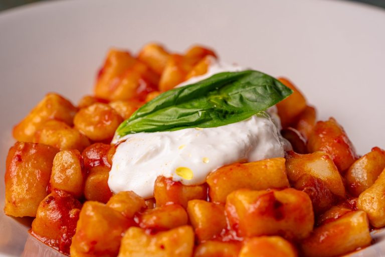 Gnocchi calabresi con salsa di nduja piccante e burrata