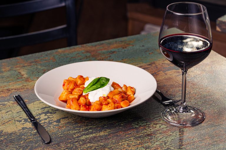 Gnocchi calabresi con salsa di nduja piccante e burrata