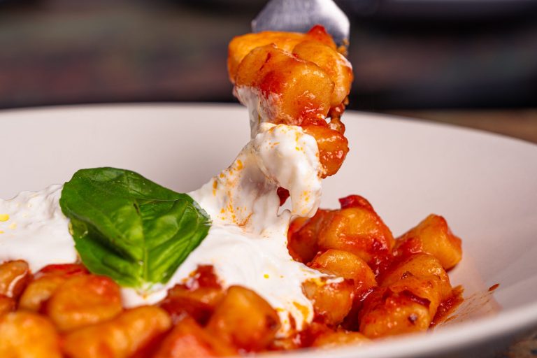 Gnocchi calabresi con salsa di nduja piccante e burrata