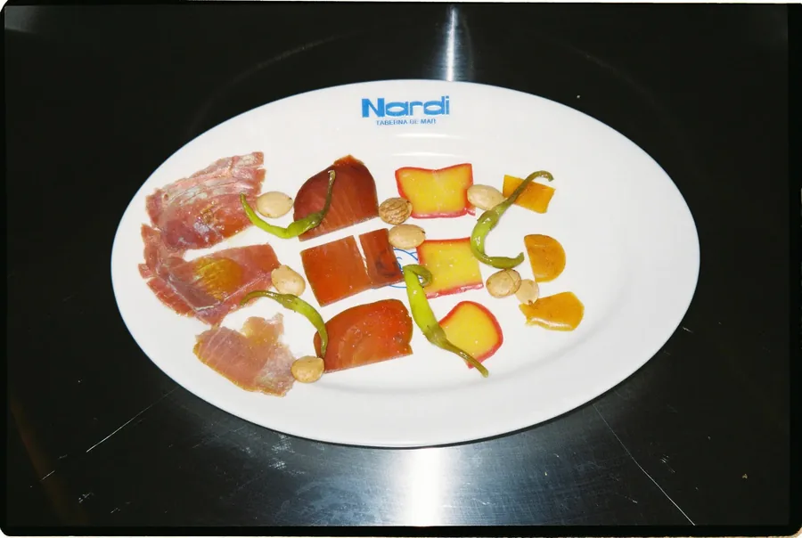 Crudos y marinados con frutas y encurtidos